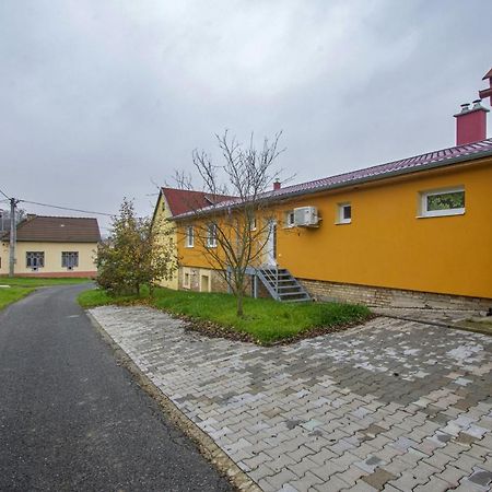 Kroměříž Velky Apartman Zlamanka מראה חיצוני תמונה