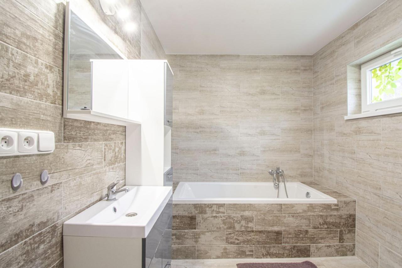 Kroměříž Velky Apartman Zlamanka מראה חיצוני תמונה