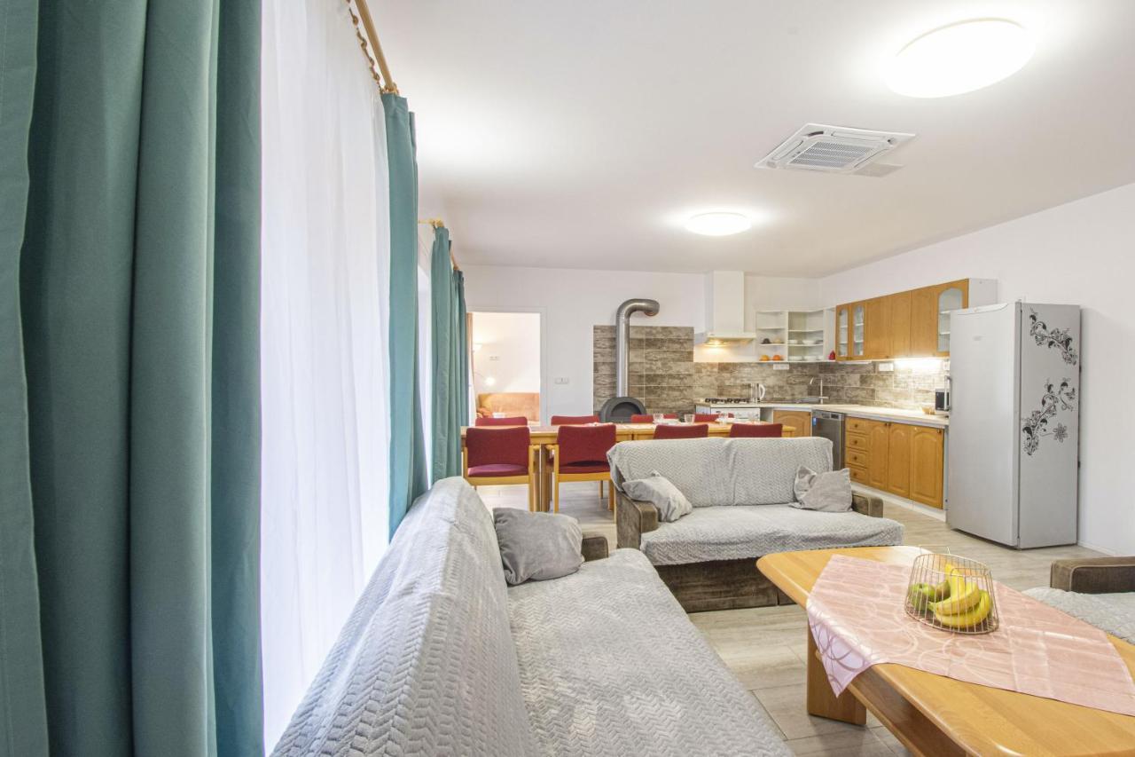 Kroměříž Velky Apartman Zlamanka מראה חיצוני תמונה